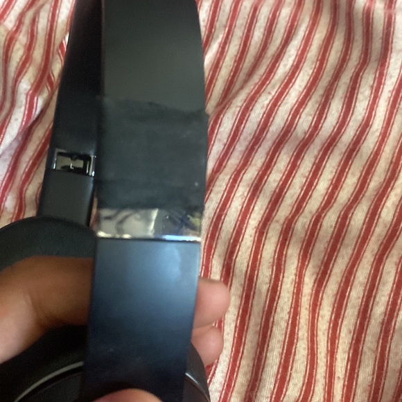 this is a beats solo it works good like brand new - Picture 4 of 4